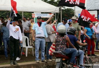 Familias nicaragüenses presentes en diferentes puntos de la capital demandan paz y justicia