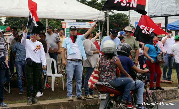 Familias nicaragüenses presentes en diferentes puntos de la capital demandan paz y justicia