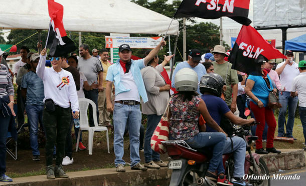 Familias nicaragüenses presentes en diferentes puntos de la capital demandan paz y justicia