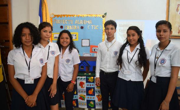 Estudiantes del departamento de Granada participan en Feria Tecnológica y de Innovación