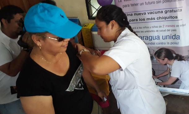 SILAIS de Juigalpa desarrolla jornada de vacunación contra la rubéola y el sarampión en el Mercado Central