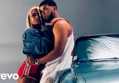 ¿Karol G y Anuel AA confirman relación con este apasionado beso?