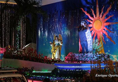 La luz de la paz y la esperanza brilla en cada altar de la Avenida de Bolívar a Chávez