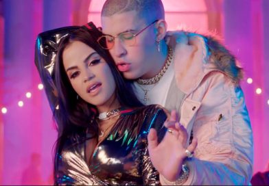 Bad Bunny se propasa con Natti Natasha durante un concierto