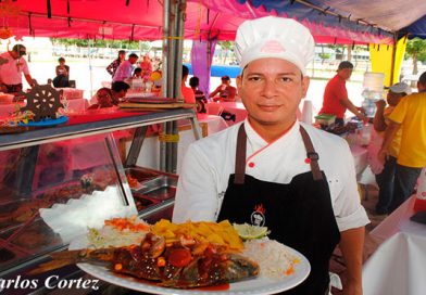 La Feria del Mar en la Plaza 22 de Agosto vuelve a ser todo un éxito