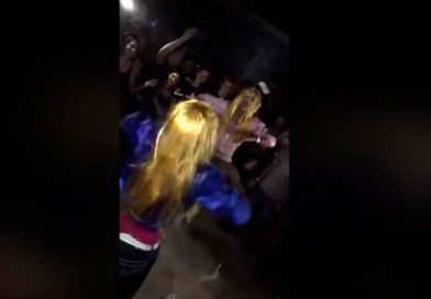 Imitan a chicas de la película '¿Y dónde están las rubias?' y 'paralizan' las redes sociales