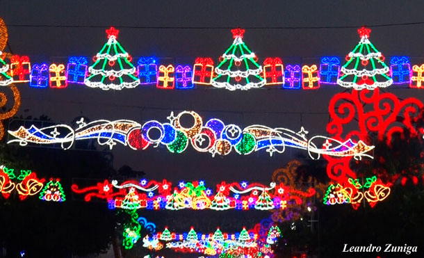 Avanza instalación de adornos navideños en la Avenida de Bolívar a Chávez
