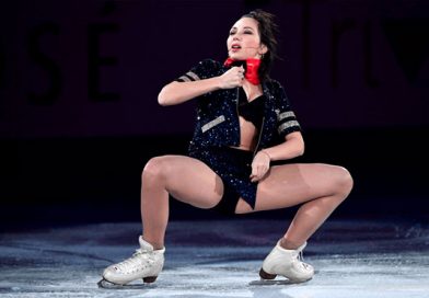 Patinadora rusa se queda en paños menores durante una actuación en Japón