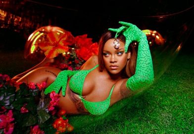 Rihanna impacta con atrevido y sensual semidesnudo