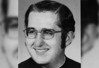 Un sobreviviente de abuso dijo que un sacerdote lo obligaba con un revólver a que le practicara sexo oral y luego lo absolvía