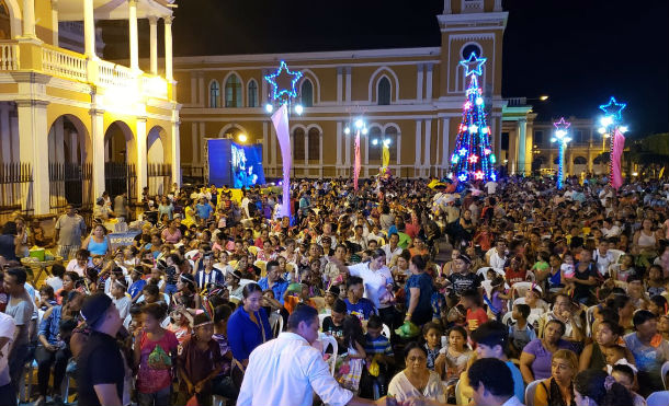 Familias granadinas participan en novenario en honor a la Virgen María