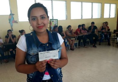 Gobierno Sandinista entrega bono complementario a bachilleres de Chontales