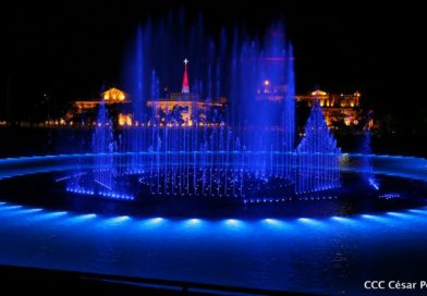 Así se fueron las primeras pruebas de la nueva fuente musical sobre un lago artificial