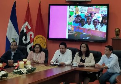 Comienza entrega de bono complementario a bachilleres nicaragüenses
