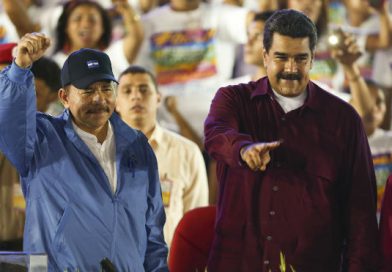Comandante Daniel y compañera Rosario felicitan al Presidente Nicolás Maduro en ocasión de su cumpleaños