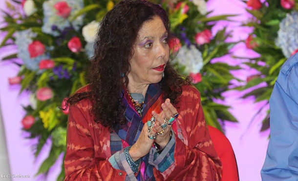 Compañera Rosario Murillo después del acto de aniversario del Ministerio de Gobernación