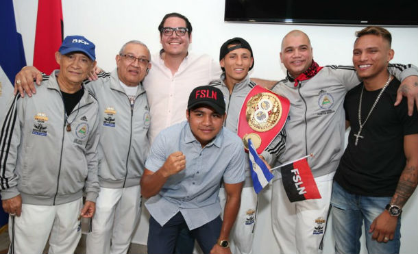 Reciben al Campeón Mundial Félix “El Gemelo” Alvarado en Managua