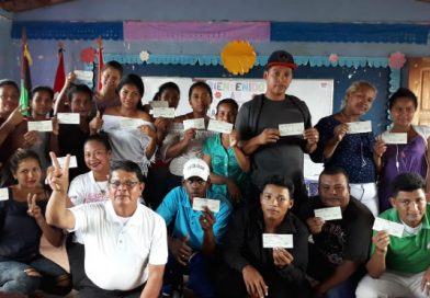 Gobierno Sandinista entrega bono a bachilleres del Caribe Norte