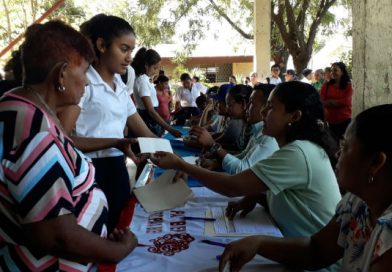León: Gobierno sandinista hace entrega de bono complementario a bachilleres de Larreynaga