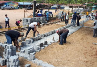 Alcaldía sandinista de Puerto Cabezas construye calles para el pueblo
