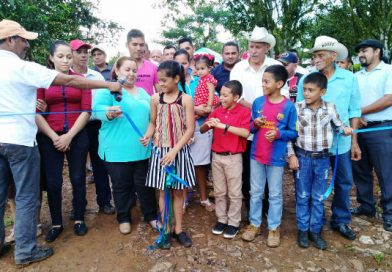 Nueva Guinea: Alcaldía inaugura camino de todo tiempo en comunidad La Dama