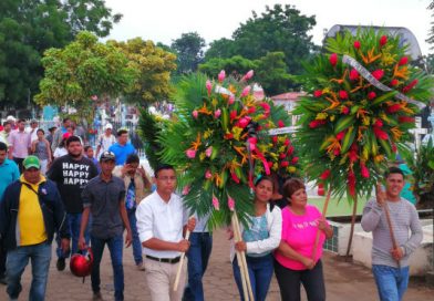 Chinandeganos acuden a los campos santos para visitar a sus fieles difuntos