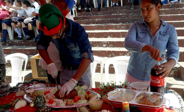 Familias de San Rafael del Sur participan en concurso de comidas navideñas