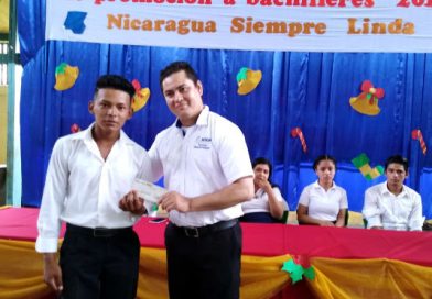 Nueva Guinea: Buen Gobierno sandinista entrega bono complementario a bachilleres