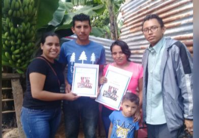Familias de Nindirí reciben títulos de propiedad