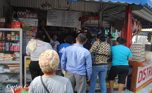 Si no desea cocinar este 31 de diciembre puede comprar hecha su gallina o cerdo relleno