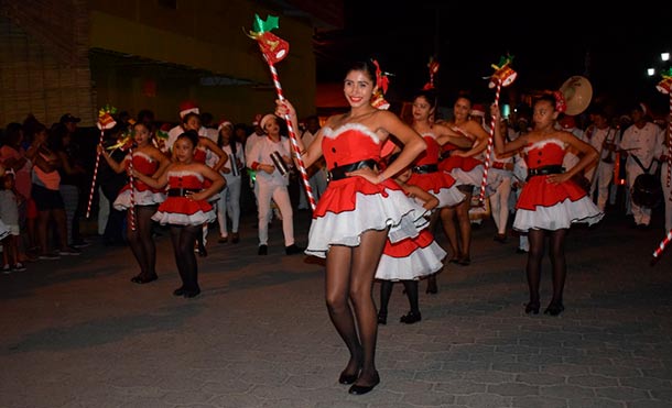 Granada vibró al ritmo de las comparsas en el Festival de Fin de Año
