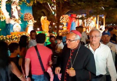 Monseñor Bosco Vivas Robelo bendice altares en León