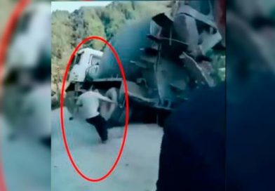 ¿Camión se caía al abismo, pero un hombre con 'superpoder' apareció para salvarlo?
