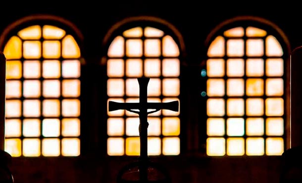 Violan y asesinan a anciana dentro de iglesia en México