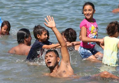 Capitalinos disfrutan último domingo del 2018 en Xiloá