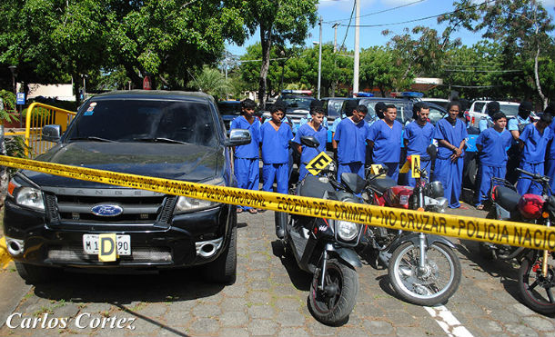 Policía presenta a sujetos acusados de asesinato, robo y extorsión