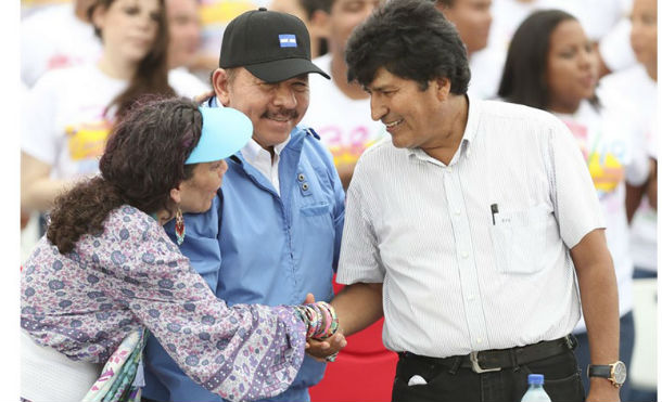 Comandante Daniel y compañera Rosario envían mensaje a Evo Morales en celebración del 13 Aniversario de la Revolución en Bolivia