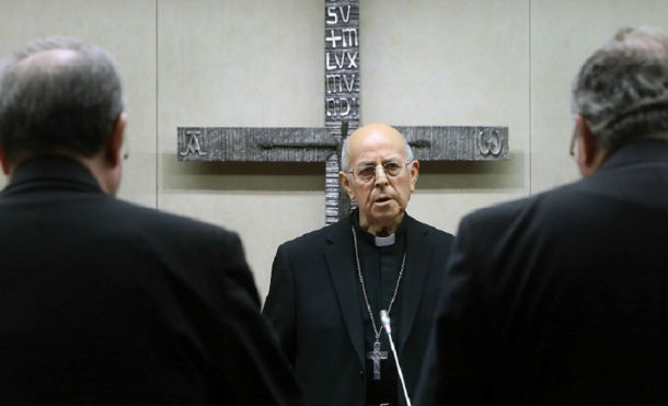 El Vaticano “urge” a las conferencias episcopales a reunirse con víctimas de abusos