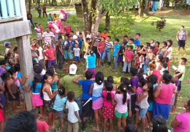 Una Navidad con piñatas para niños y niñas en todo el país