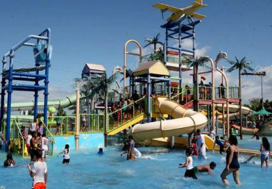 Familias atestan el parque acuático en el Paseo Xolotlán