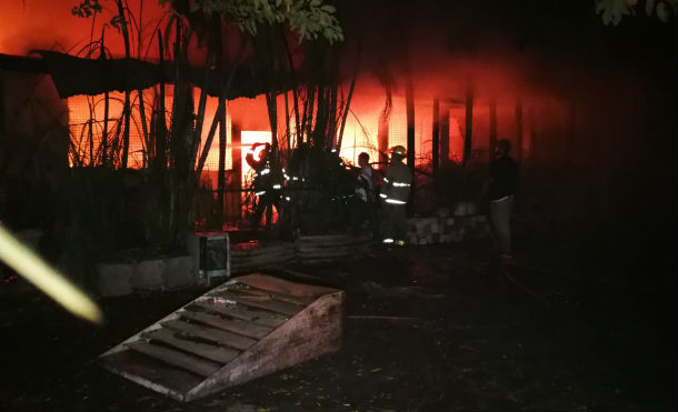 Autoridades locales atendieron incendio que destruyó Asilo de ancianos en Chinandega
