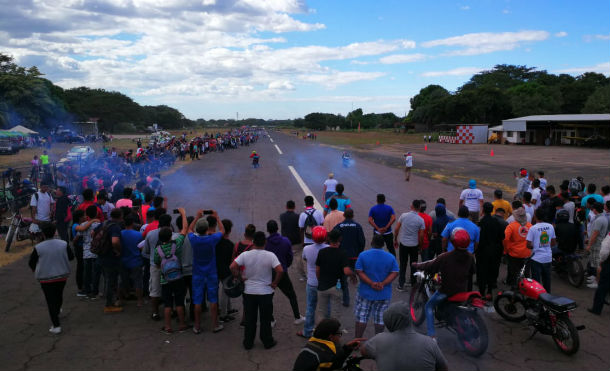 Chinandega : Exitosa segunda carrera de motos en cuarto de milla