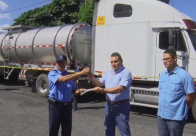 Policía entrega a Enacal cisterna ocupada al crimen organizado
