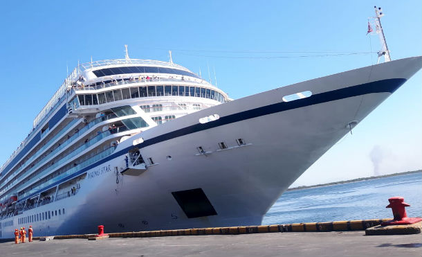 Crucero Viking Cruises arriba al puerto de Corinto