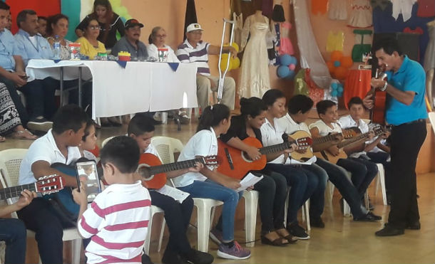 Niños y adolescentes celebran primera promoción de Escuela de Cultura