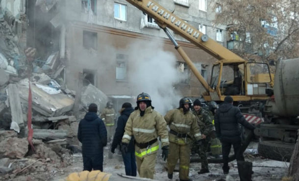 Varios muertos por el derrumbe parcial de un edificio residencial en Rusia