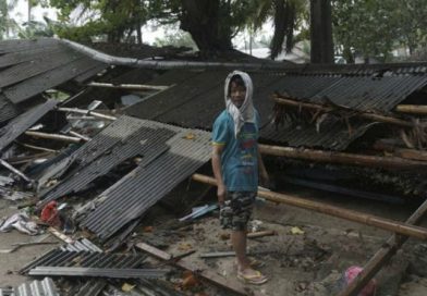 Un tsunami causa al menos 222 muertos y 843 heridos en Indonesia