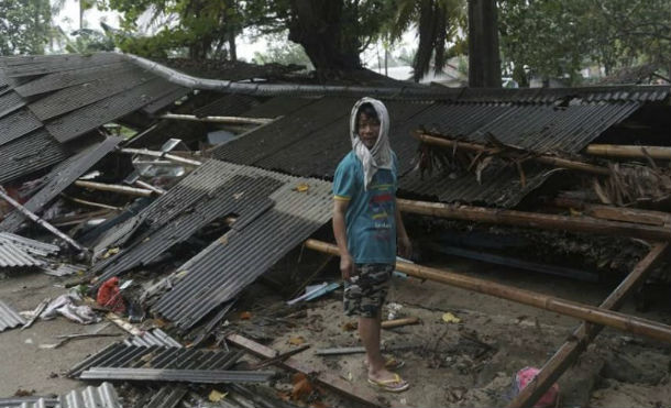 Un tsunami causa al menos 222 muertos y 843 heridos en Indonesia