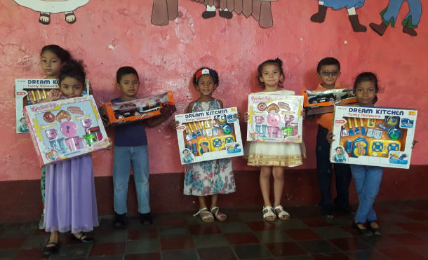 Gobierno sandinista entrega juguetes a niñas y niños del departamento de Chontales