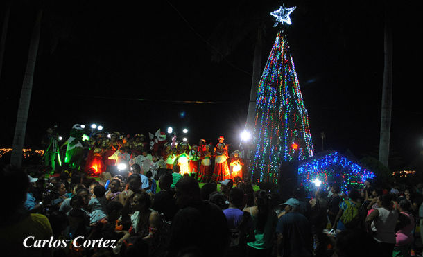 La Navidad se inauguró oficialmente en el Puerto Salvador Allende